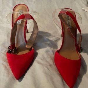 Steve Madden red pump